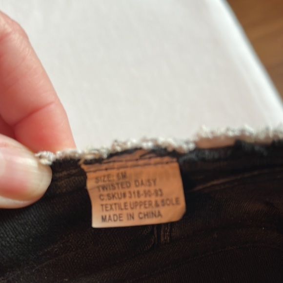 Slip on tennis shoes (espadrille style) - Picture 3 of 3